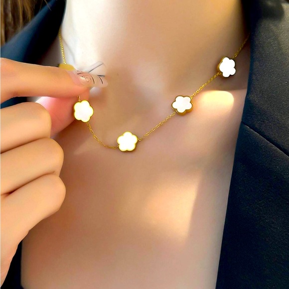 Jewelry - Nwt Stainless Steel Clover necklace